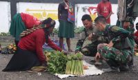 Bohai, Cara Prajurit Tri Dharma Hidupkan Roda Perekonomian di Intan Jaya. (Foto: Pen Yonif PR 330/TD untuk IDNtribune.com)