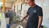 Tri Dharma Teaches Intan Jaya Residents to Turn Wild Plants into Delicious Food.