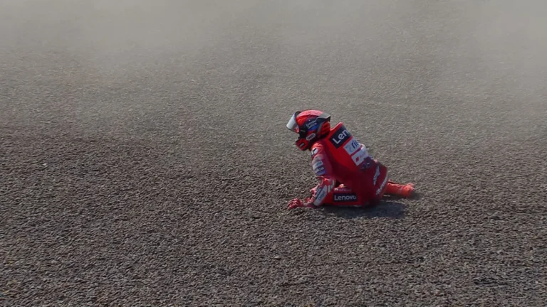 Pembalam MotoGP Ducati Lenovo, Marc Marquez saat crash di sirkuit Mandalika